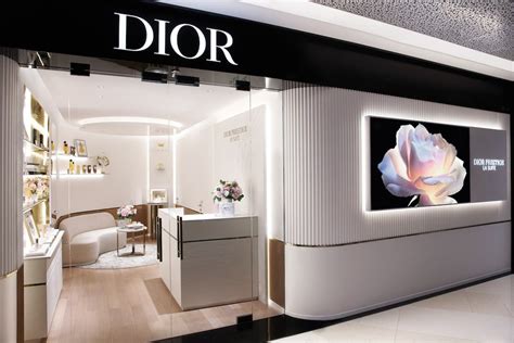 dior la suite ion orchard.